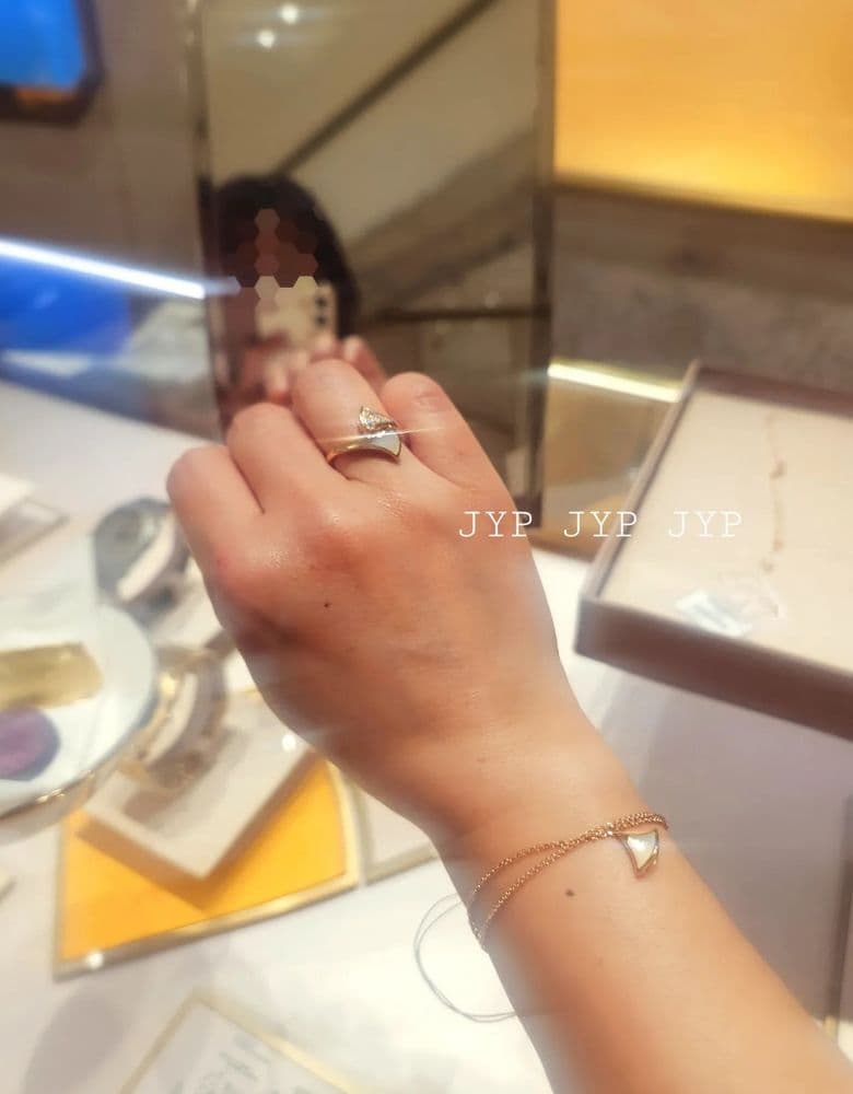 불가리 디바스드림 반지, 자개/다이아 반반