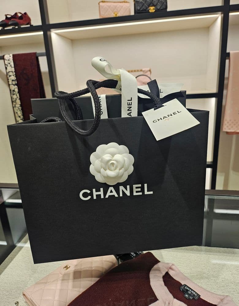 A little something about the Jeju pop-up and snagging Jennie's scarf.