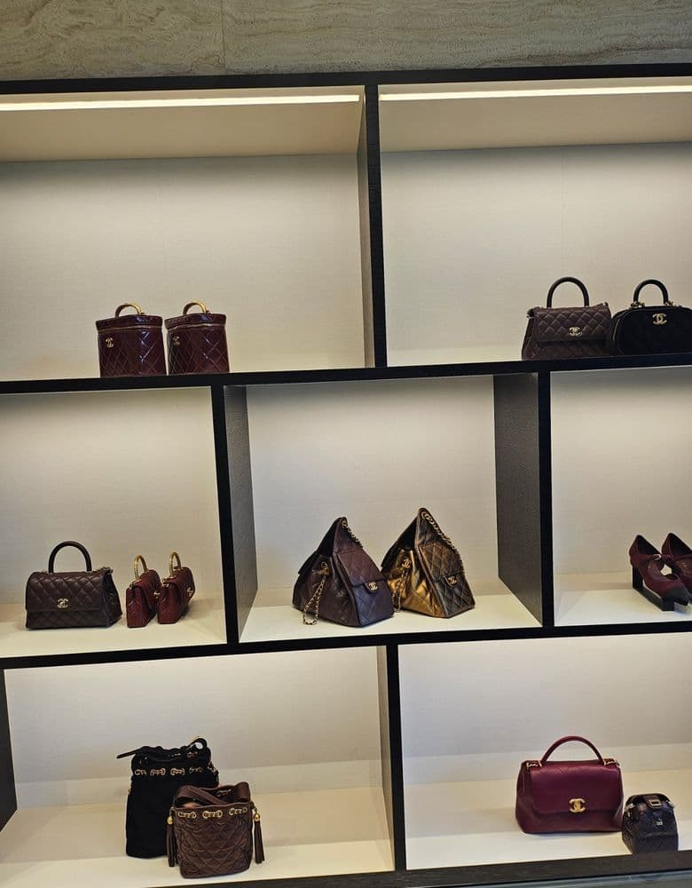 A little something about the Jeju pop-up and snagging Jennie's scarf.