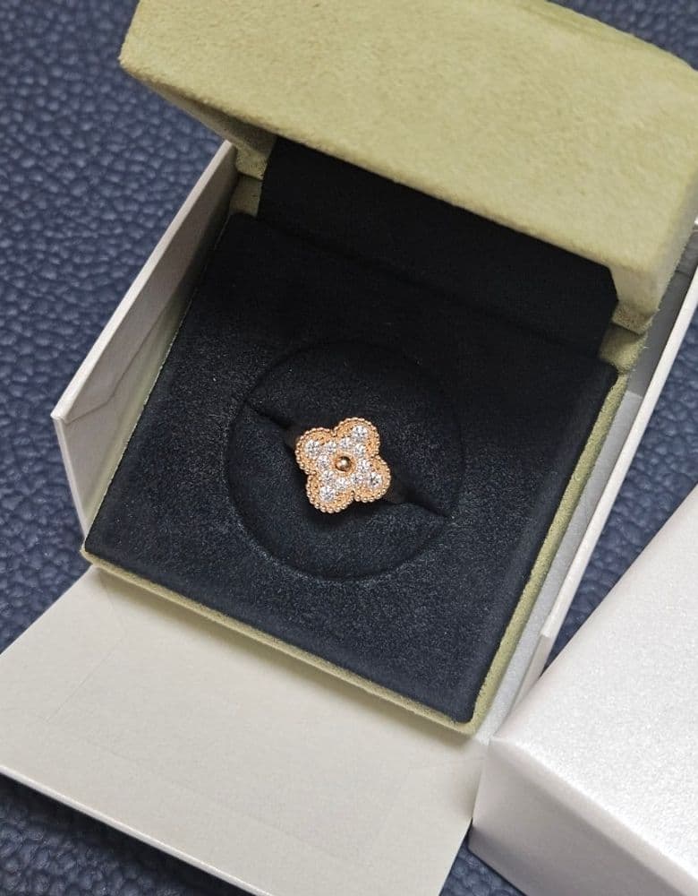 Vintage diamond ring in rose gold