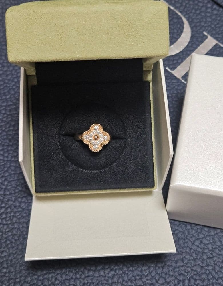 Vintage diamond ring in rose gold