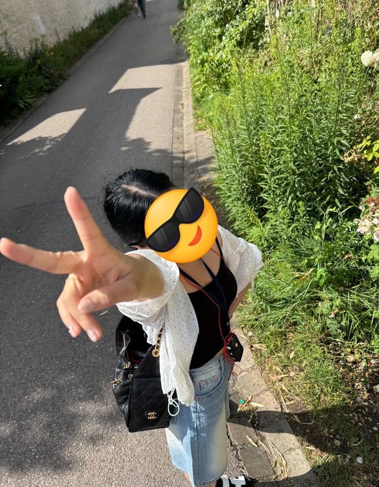 Chanel 2.5 Small Caviar Bag - IRL look