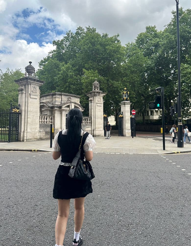 Chanel 2.5 Small Caviar Bag - IRL look