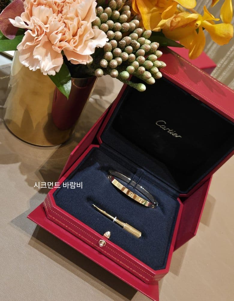 까르띠에 러브 미디움 + 다무르 s