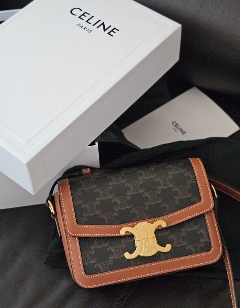 셀린느 틴 트리옹프 캔버스🩷