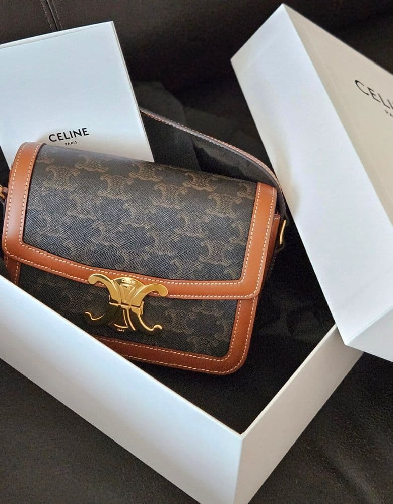 셀린느 틴 트리옹프 캔버스🩷