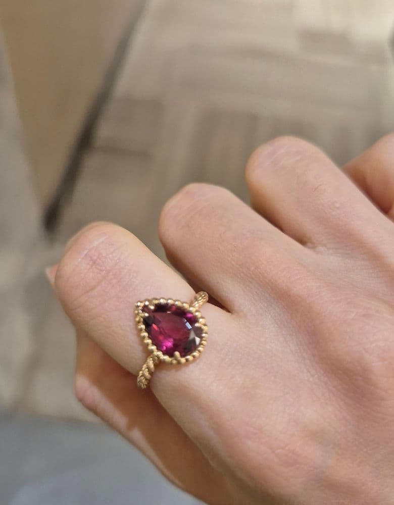 Boucheron garnet ring