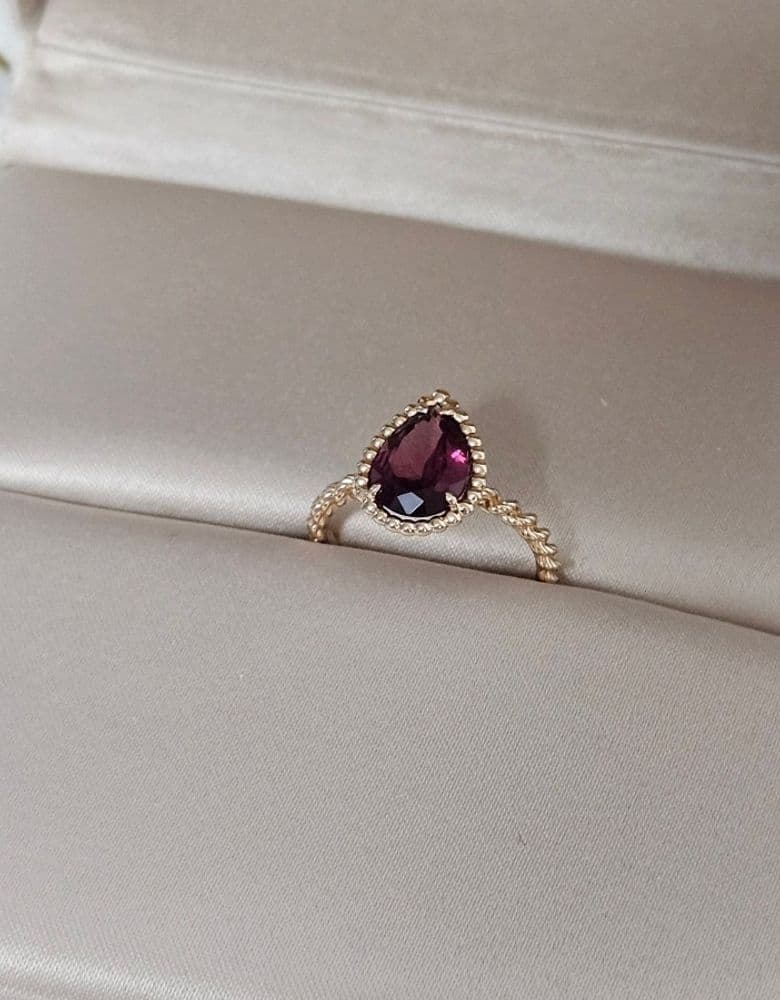 Boucheron garnet ring