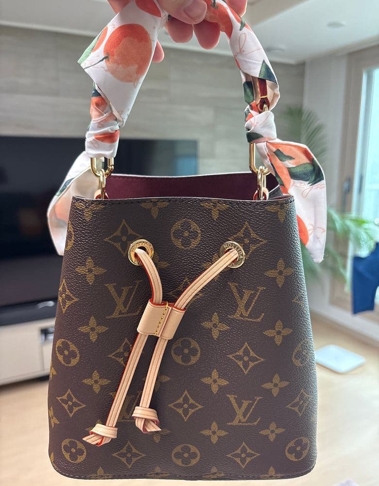Got myself a Louis Vuitton NeoNoe BB! (KRW 가격은 구매가에 따라 다름)