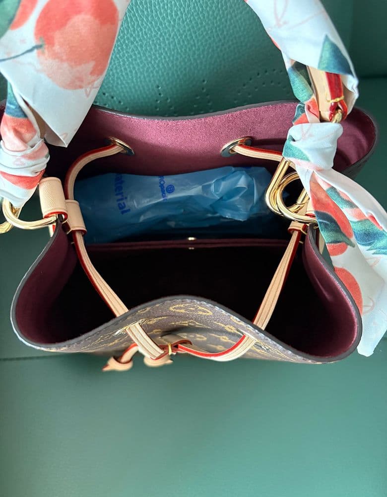 Got myself a Louis Vuitton NeoNoe BB! (KRW 가격은 구매가에 따라 다름)