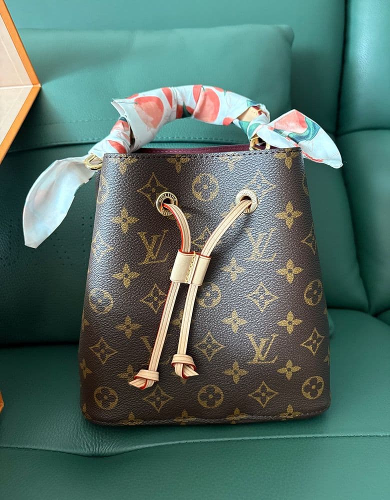 Got myself a Louis Vuitton NeoNoe BB! (KRW 가격은 구매가에 따라 다름)
