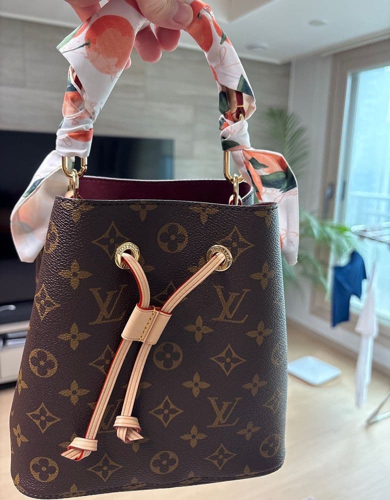 Got myself a Louis Vuitton NeoNoe BB! (KRW 가격은 구매가에 따라 다름)