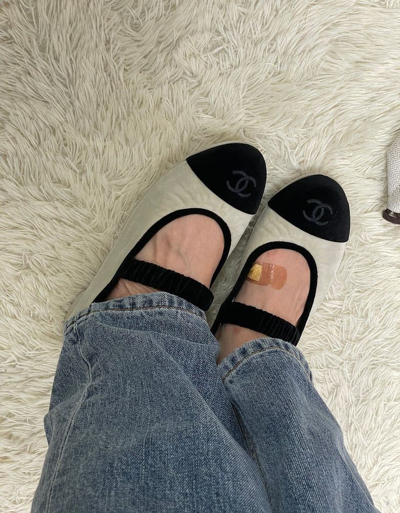 Chanel 25A Velvet Mary Janes in classic black and beige.