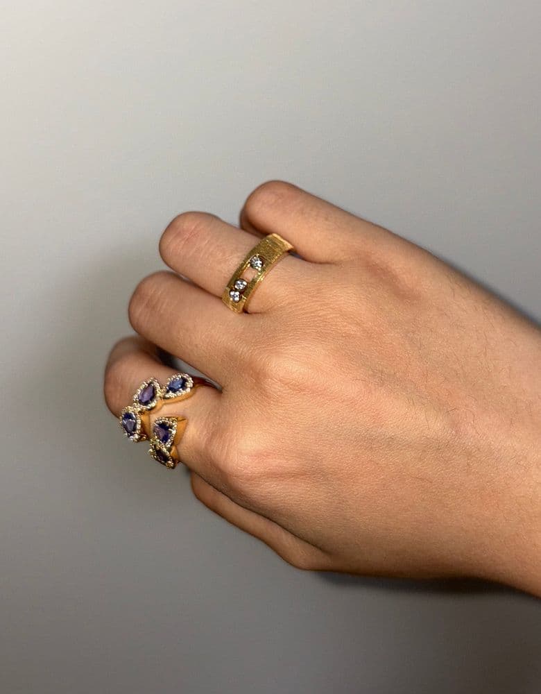 Mesika Movnoa Sizzle Ring