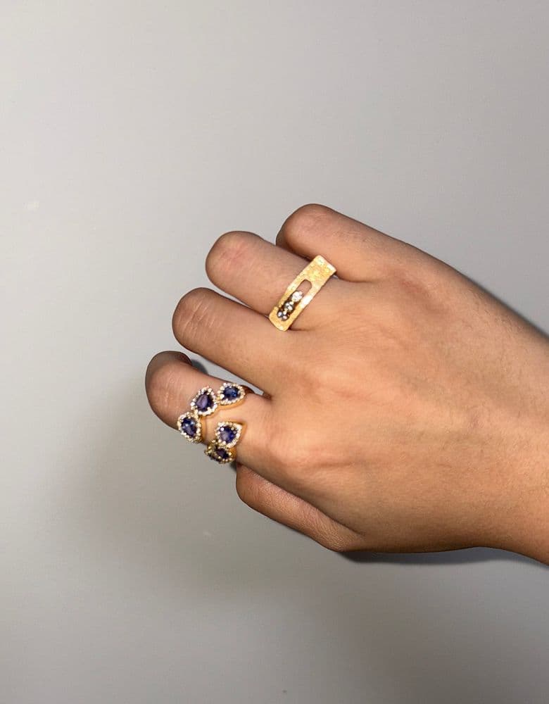 Mesika Movnoa Sizzle Ring