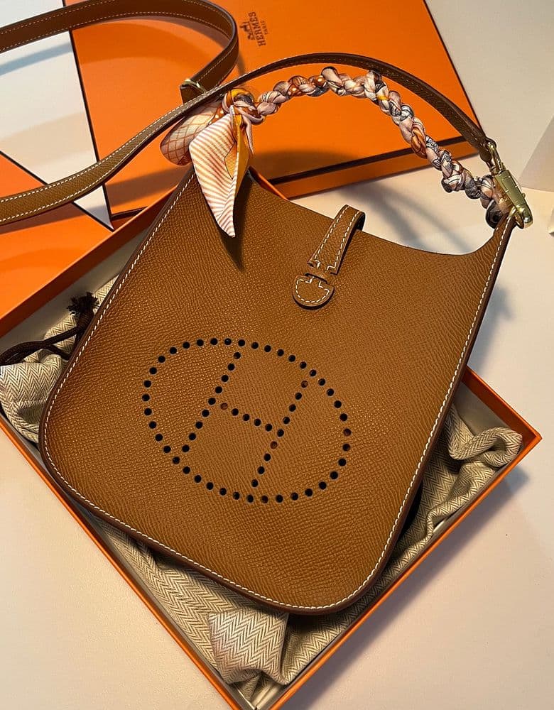 I got my hands on the Hermès Mibeline (Mini Evelyne) Sellier Epsom in Gold!