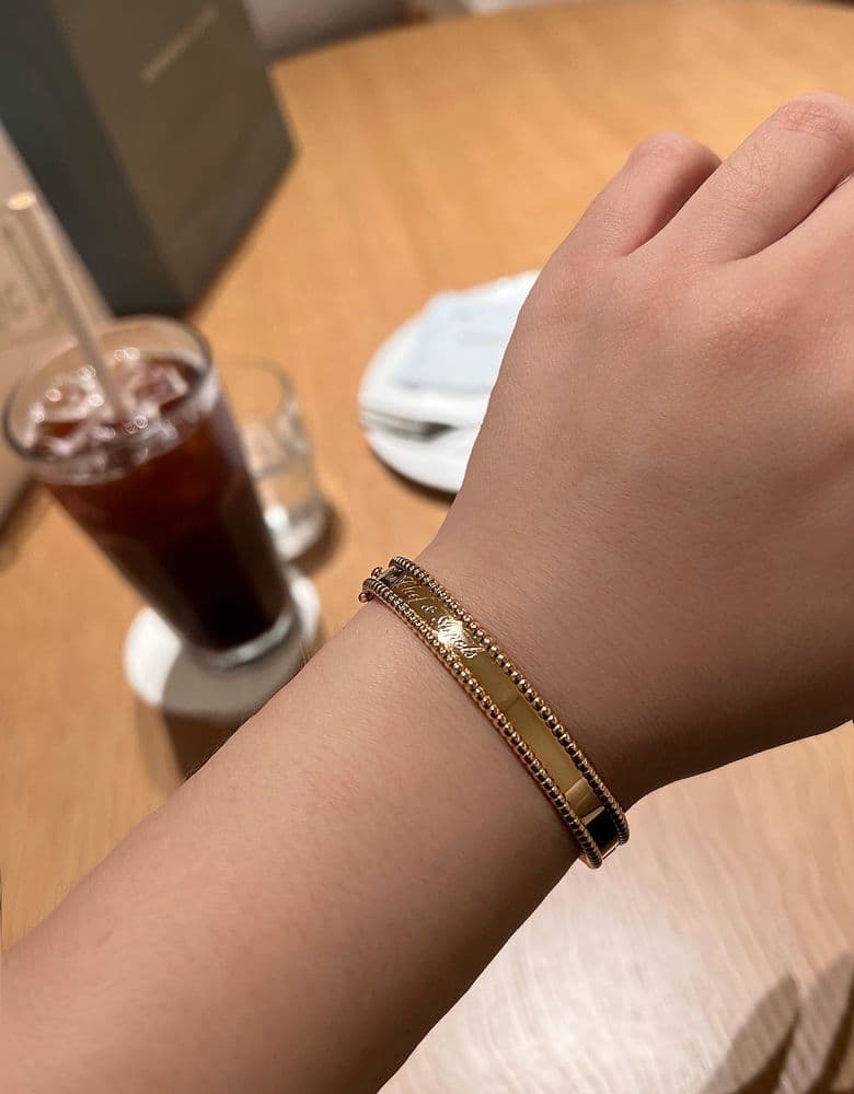 Van Cleef Perlée Signature