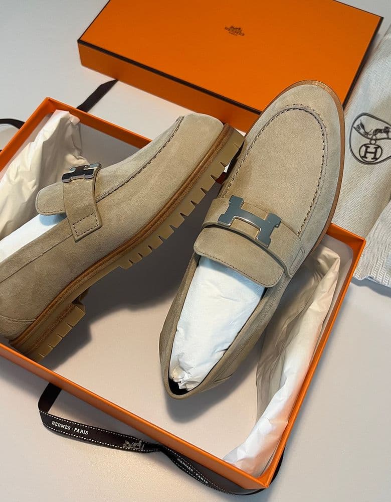 Hermès Faubourg loafers in beige.