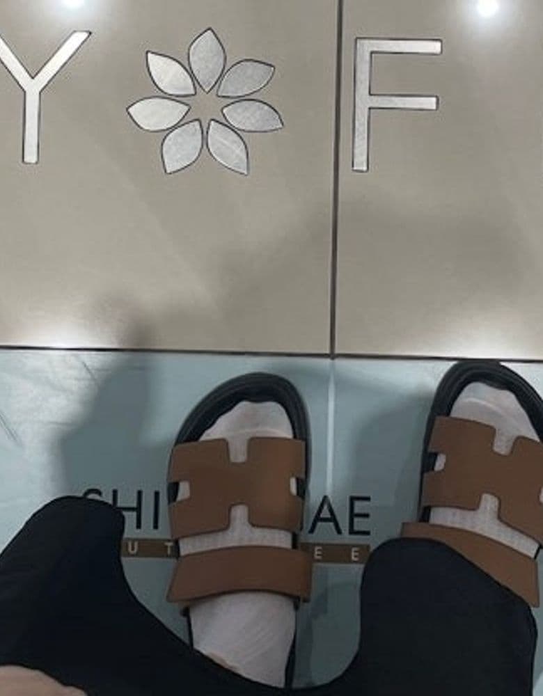 Hermès Chaine d'Ancre Pendant & Hermès Chypre Sandals