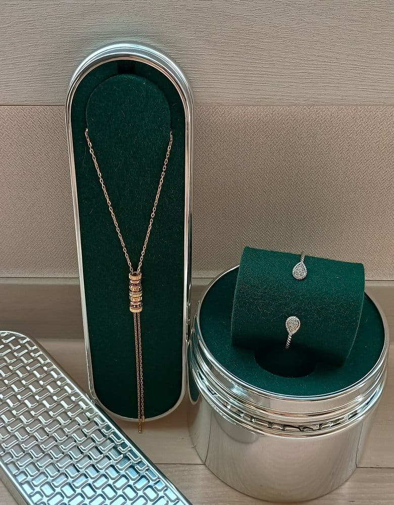 부쉐론 쎄뻥 콰트로 타이 네크리스, 쎄뻥 뱅글