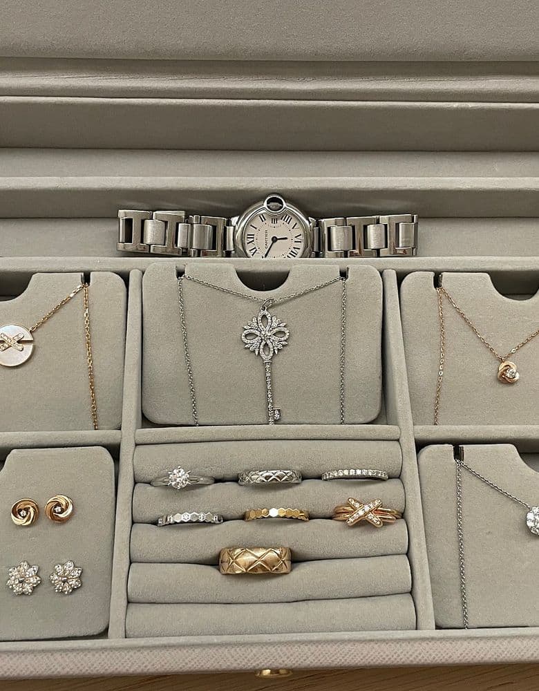 Tiffany Victoria Key wearing shot