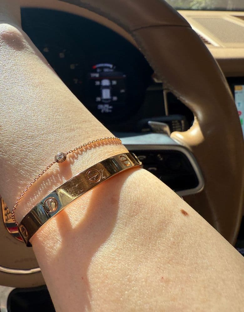 까르띠에 인상 저스트앵끌루, 러브 브레이슬릿 착용 샷