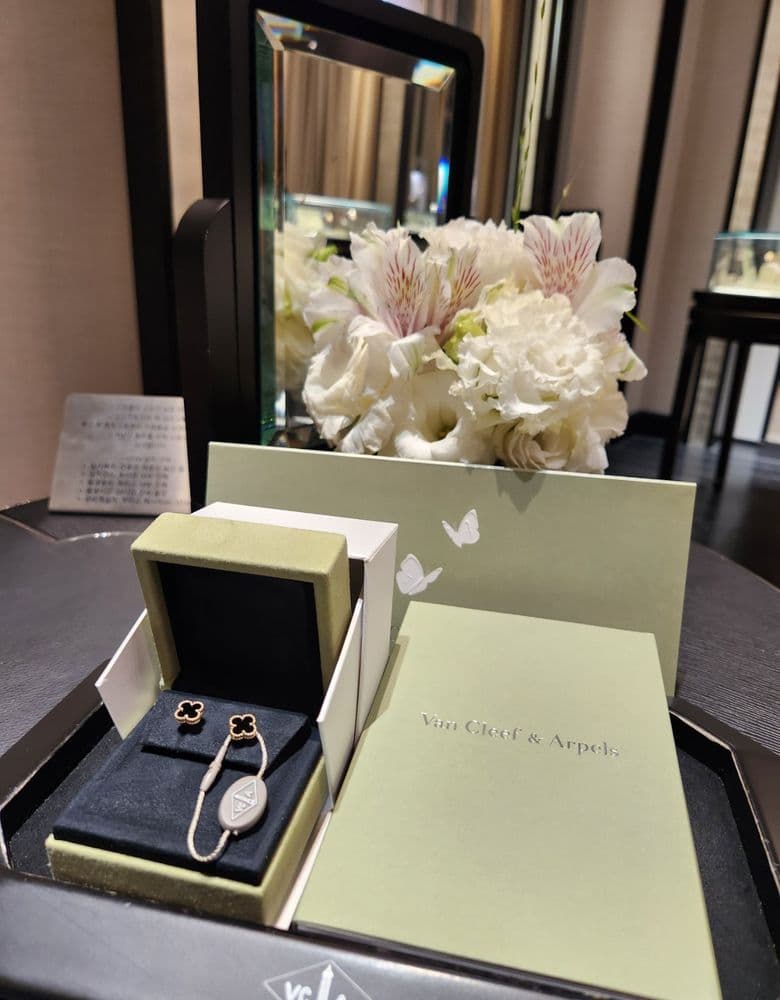 Van Cleef & Arpels Sweet Alhambra Earrings