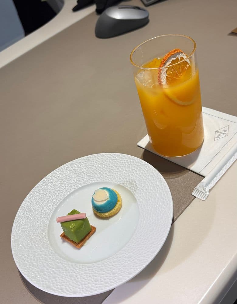 Van Cleef & Arpels hammered vintage yellow gold