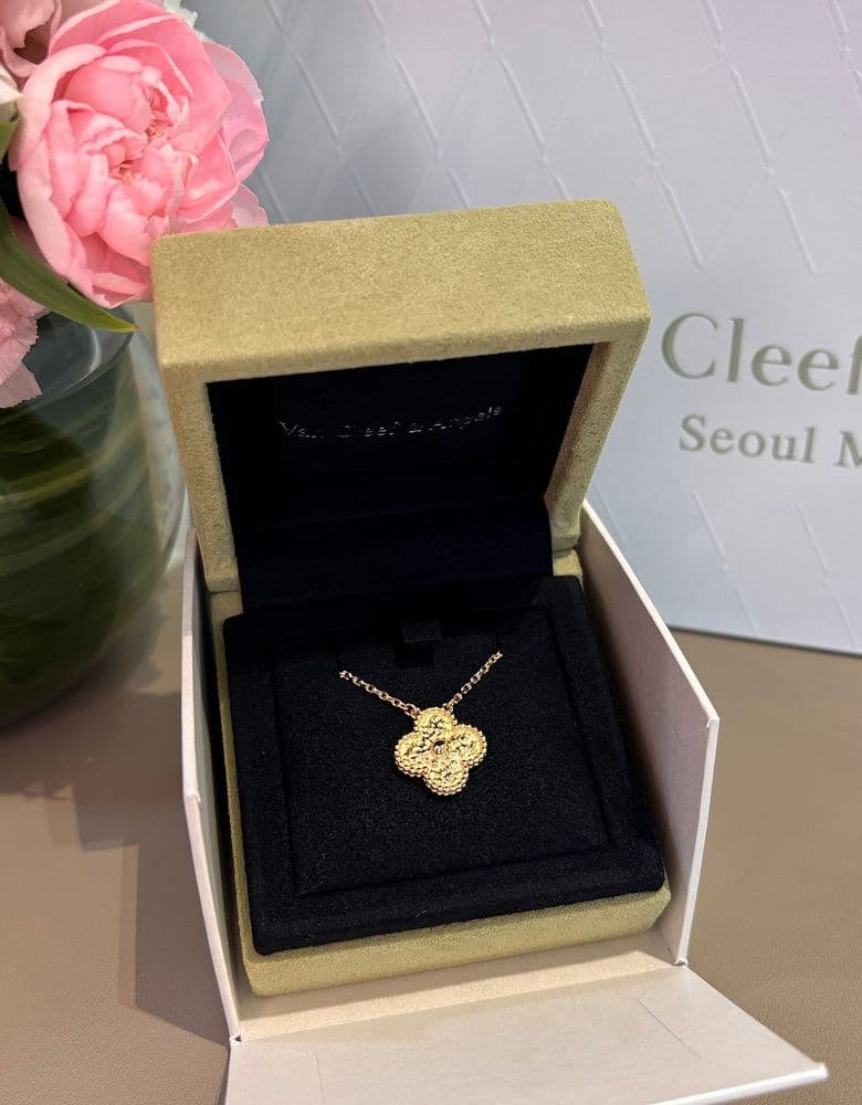 Van Cleef & Arpels hammered vintage yellow gold