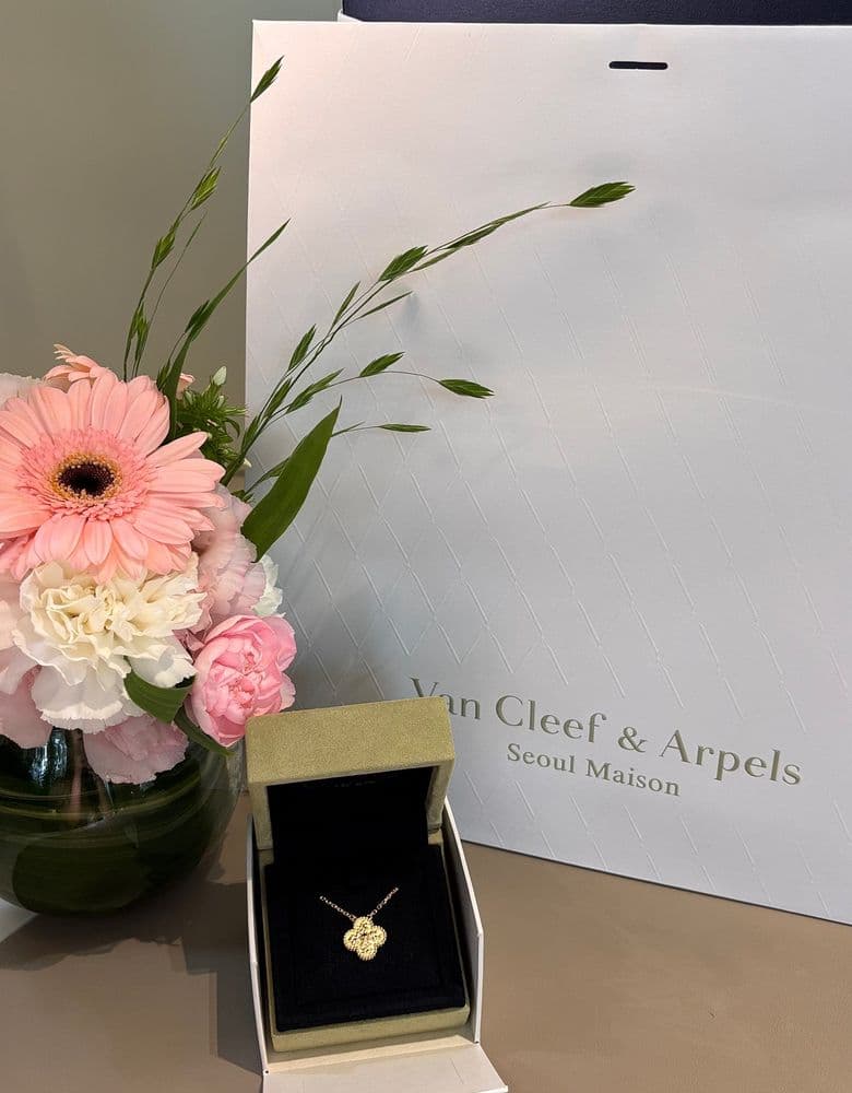 Van Cleef & Arpels hammered vintage yellow gold