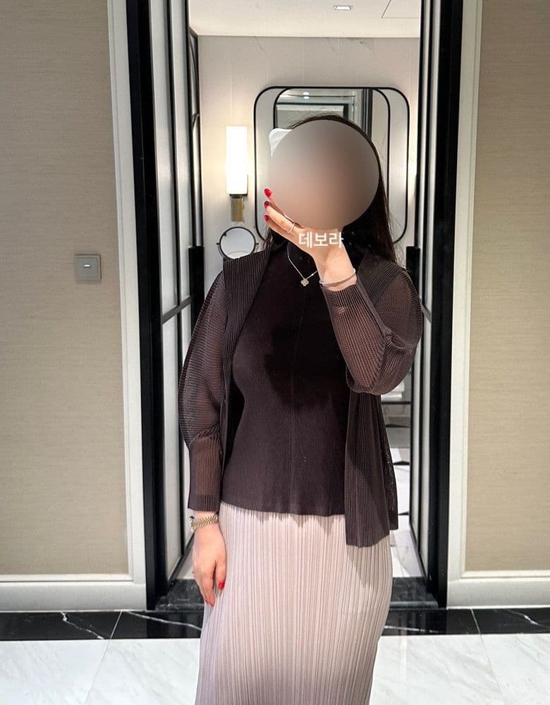 Van Cleef & Arpels 2024 Holiday Pendant