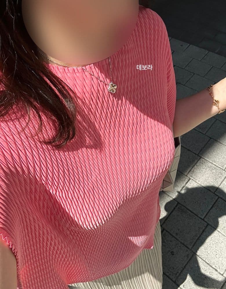 Van Cleef & Arpels 2024 Holiday Pendant