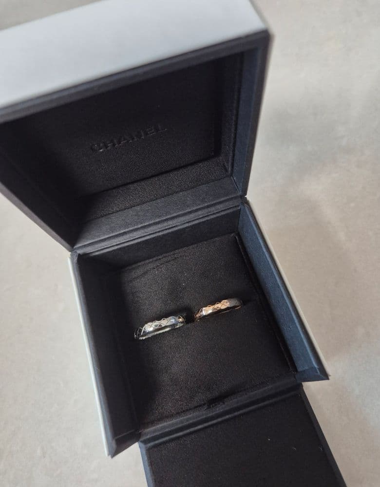 Chanel Coco Crush mini ring in white gold and beige gold.