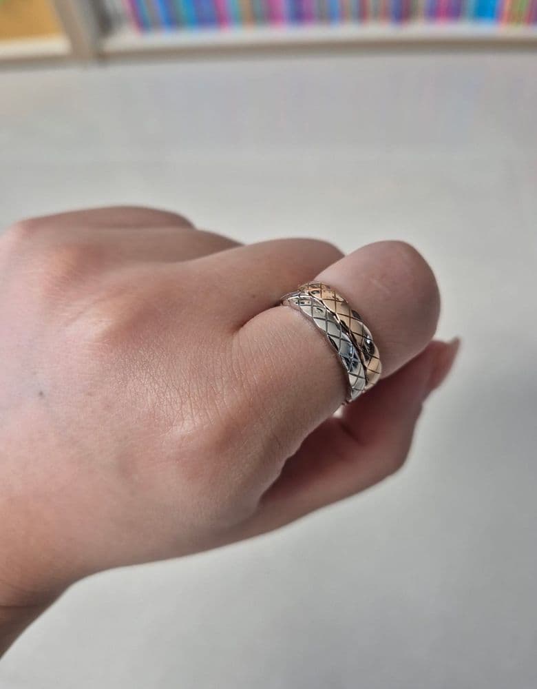 Chanel Coco Crush mini ring in white gold and beige gold.