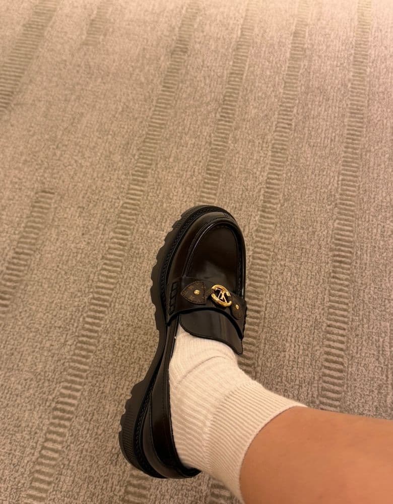 루이비통 디스트릭스 플랫 로퍼