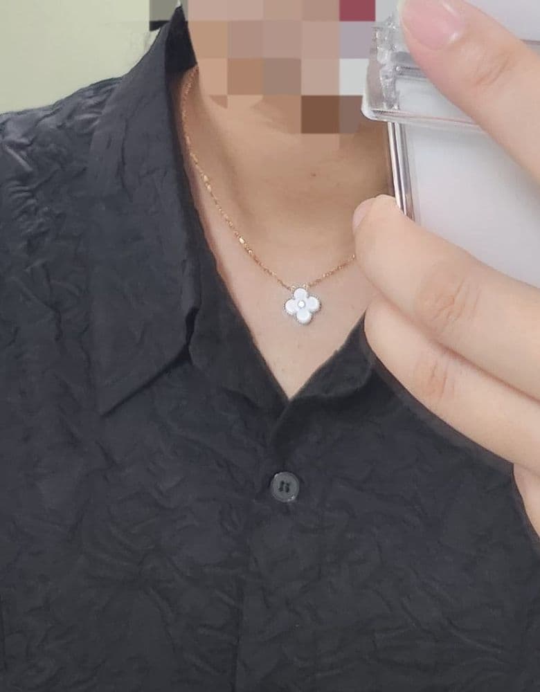 Van Cleef & Arpels 2023 Holiday Pendant