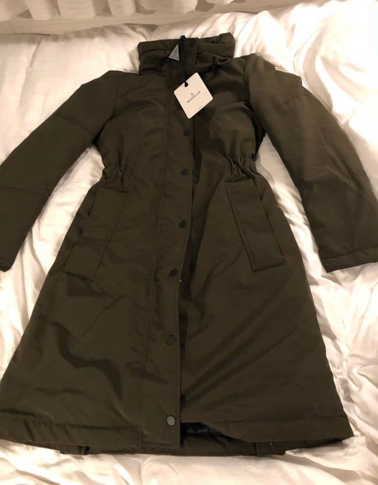 몽클레어 카키색 야상같은 패딩