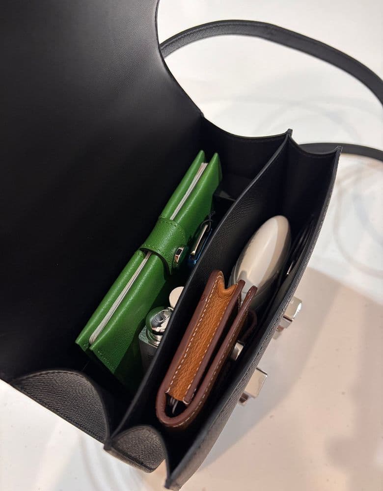 에르메스 콘스탄스 18 블은(블랙 은장) 리뷰