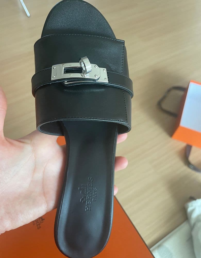 Hermès Gigi Sandals Noir Review