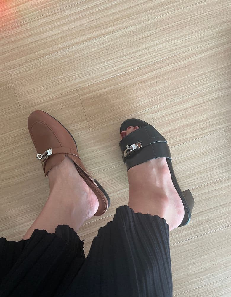Hermès Gigi Sandals Noir Review