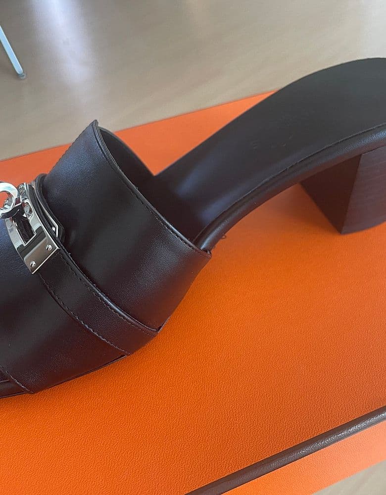 Hermès Gigi Sandals Noir Review