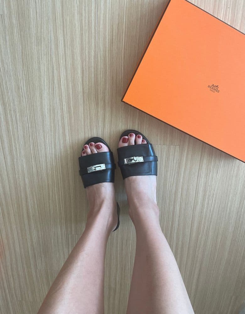 Hermès Gigi Sandals Noir Review