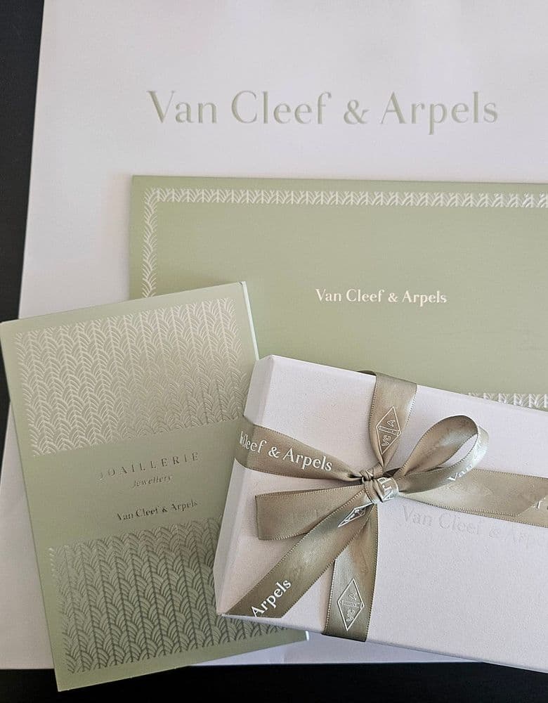 I treated myself to the Van Cleef & Arpels Vintage Alhambra bracelet with five motifs.