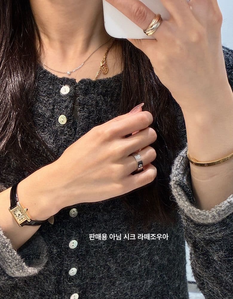 Cartier: Louis Cartier Mini, Baignoire Bangle Mini, Panthère Medium / Chanel: J12, Boy-Friend Medium