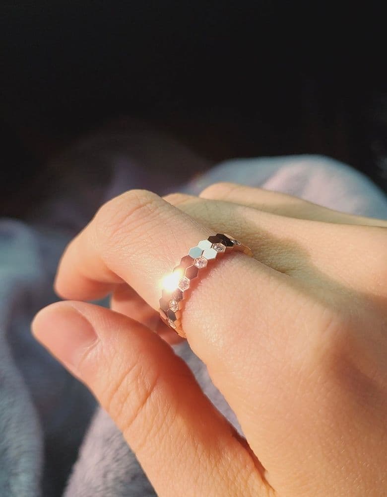 Chaumet Bee My Love ring in rose gold with a diamond layer – a stunning combination.