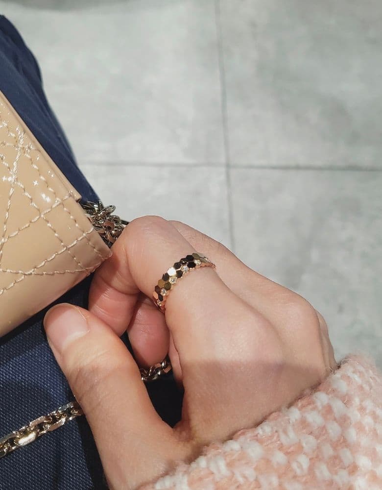 Chaumet Bee My Love ring in rose gold with a diamond layer – a stunning combination.