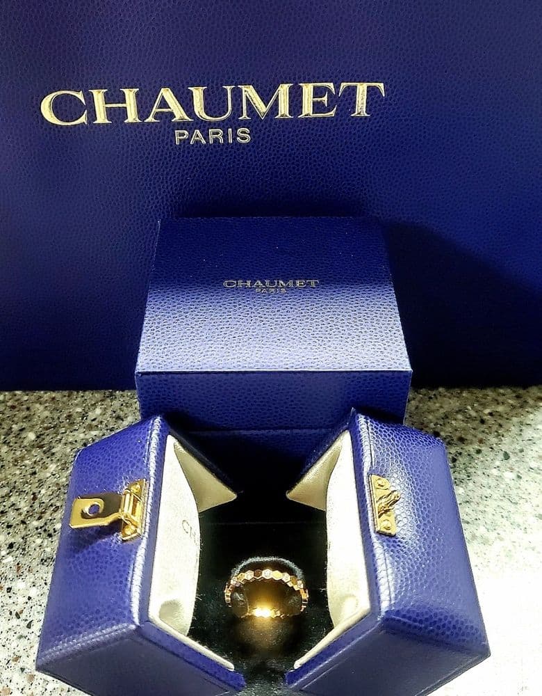 Chaumet Bee My Love ring in rose gold with a diamond layer – a stunning combination.