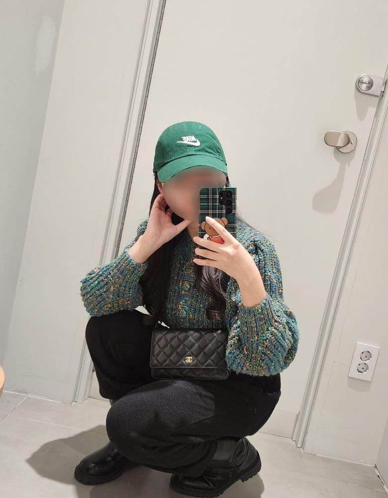 Chanel Classic Small versus Chanel Classic Wallet On Chain - Which one is right for you?