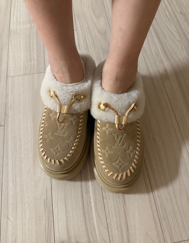 Louis Vuitton Cortina Closed Mule