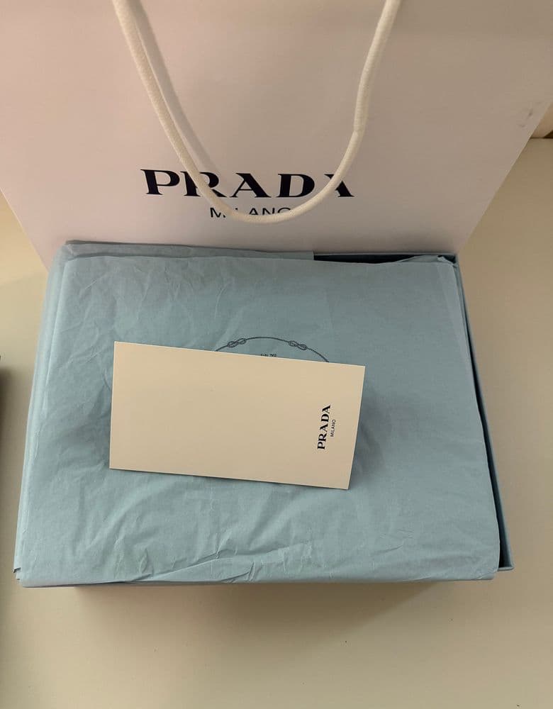 프라다 클래식 로퍼